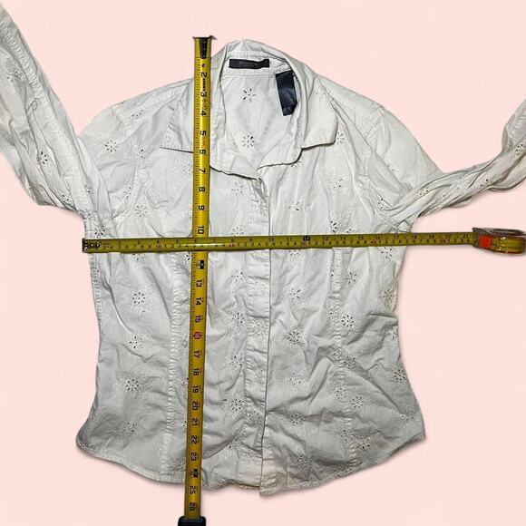 White floral button up shirt with - Picture 4 of 4